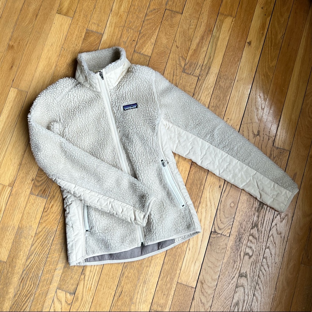 Patagonia cream full-zip fleece in size XS